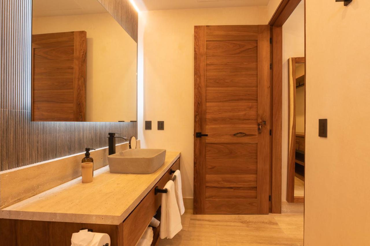 Tulumar Beachfront Luxury Villa- Full Service Pousada