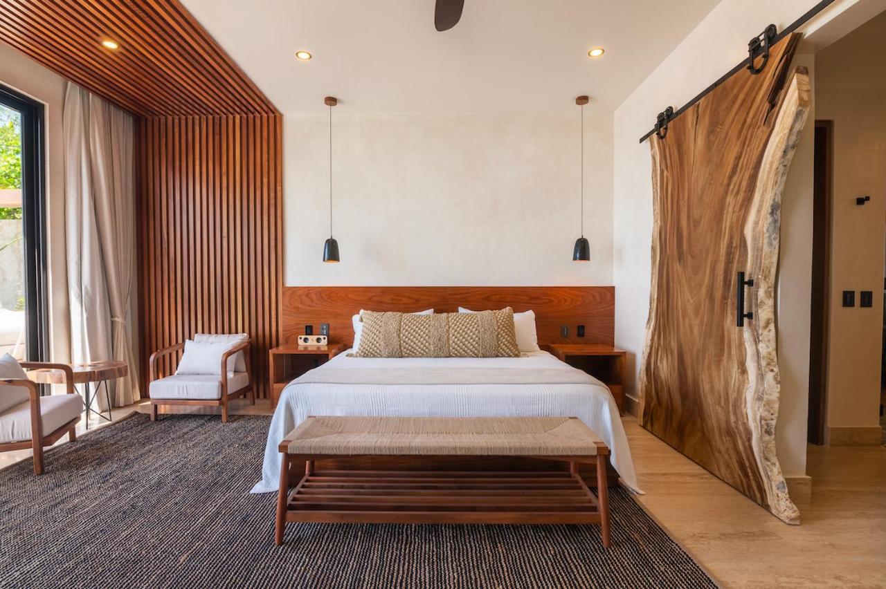 Tulumar Beachfront Luxury Villa- Full Service Pousada Tulum