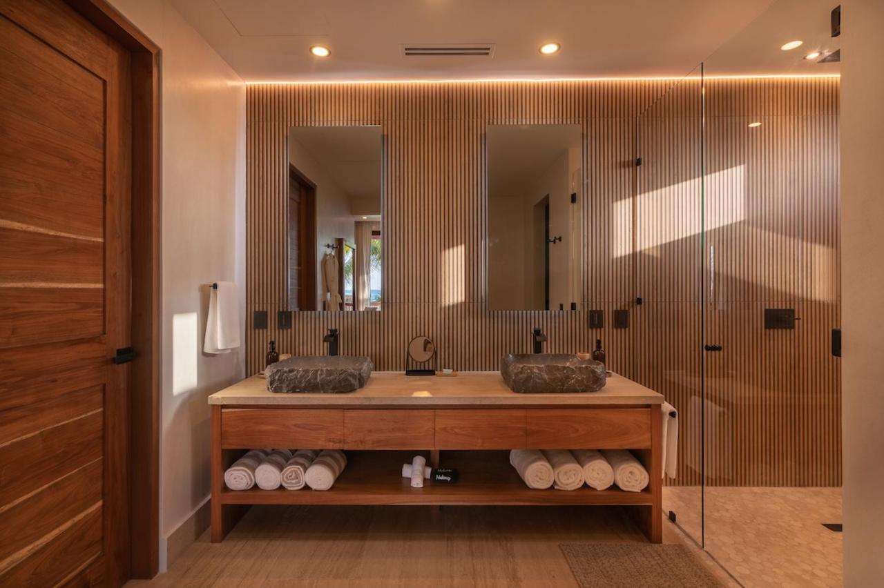 Tulumar Beachfront Luxury Villa- Full Service Pousada