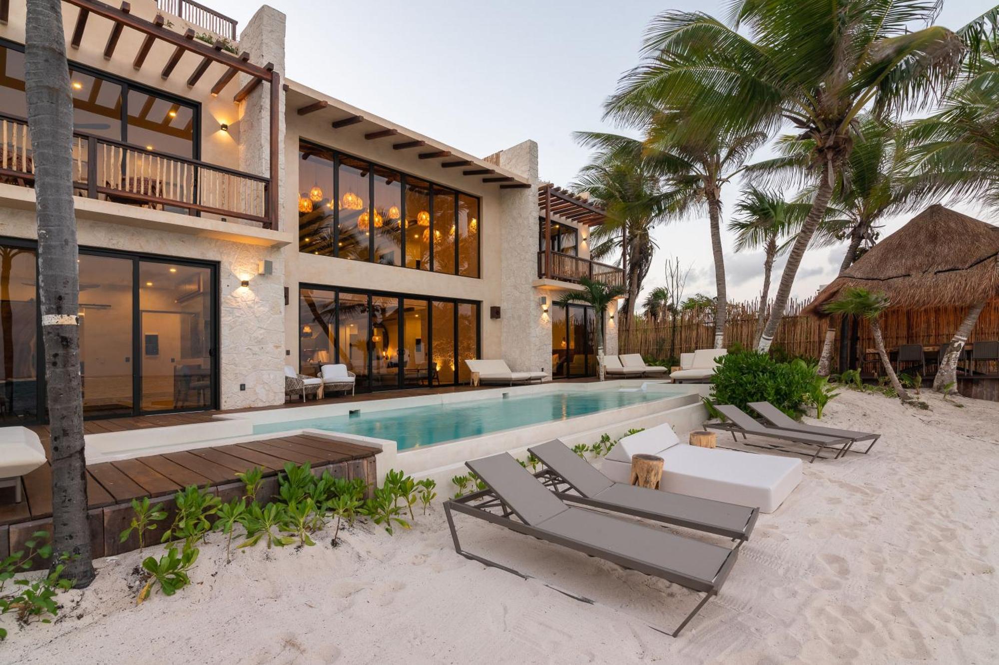 Tulumar Beachfront Luxury Villa- Full Service Pousada Tulum