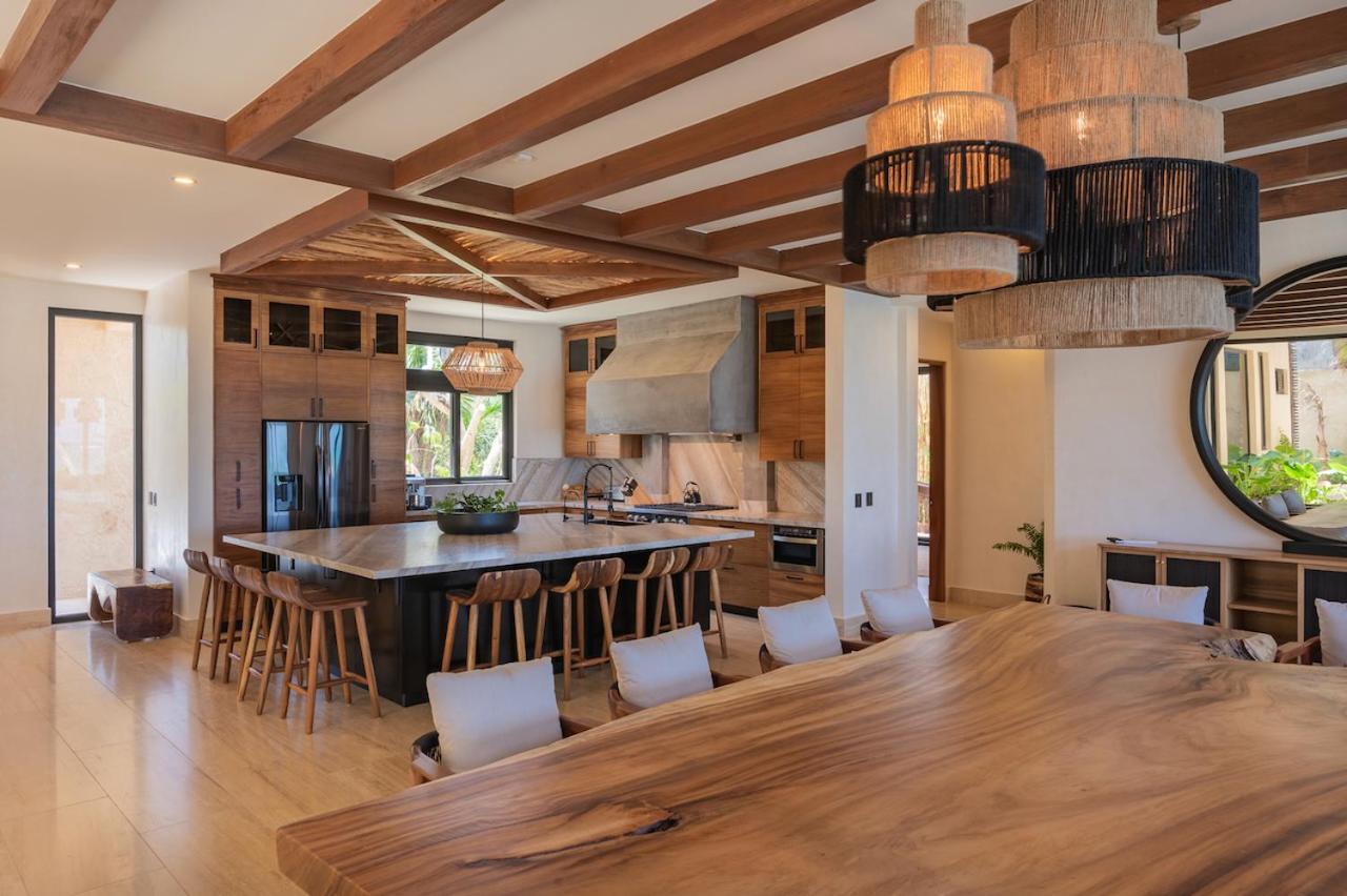 Tulumar Beachfront Luxury Villa- Full Service Pousada