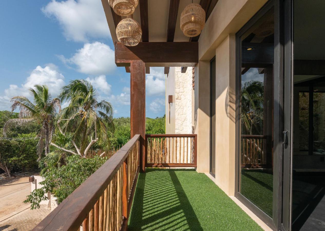 Villa Tulumar Beachfront Luxury Villa- Full Service *